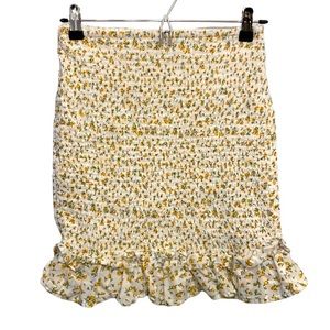 Springtime White And Yellow Floral Skirt. Stretchy With Ruffle Accents. Size 6.